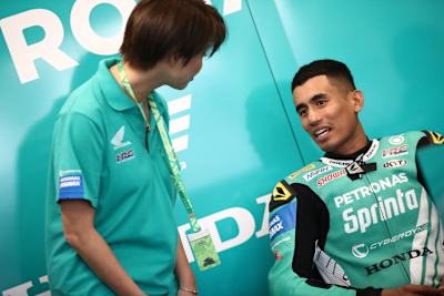 Hafizh Syahrin (re.) mit Teamchefin Midori Moriwaki