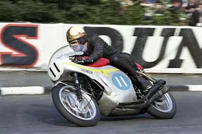 Mike Hailwood auf der Insel Man 1966 mit der 350-ccm-Honda