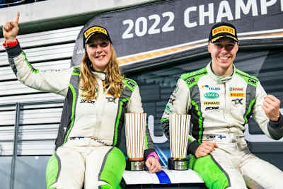 Reeta Hämäläinen und Emil Lindholm