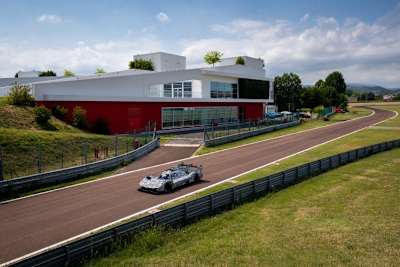 Das Ferrari Hypercar auf der Strecke in Fiorano