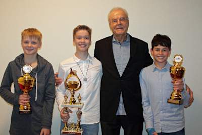 Dieter Braun ehrt Bradl-Junioren