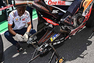 Die Karbonschwinge bei Repsol-Honda gestern vor dem Start in Misano