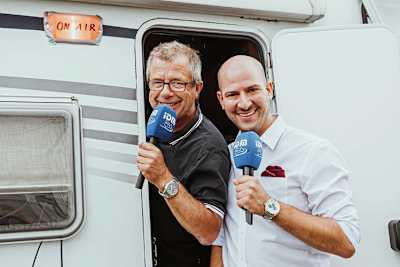 Tommi Deitenbach (li.) und Lukas Gajewski taufen ihr Glücksmobil