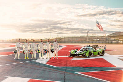 Die Lamborghini-Piloten für IMSA und WEC neben dem SC63