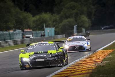 Der Audi R8 LMS GT3 evo II von Valentino Rossi mit beschädigter Front nach einem Crash am Sonntagmorgen