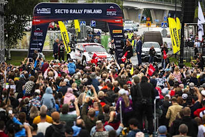 Kalle Rovanperä beim Start in seiner Heimatstadft Jyväskylä