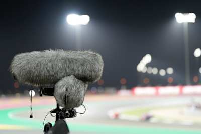 Das Flutlicht sorgt beim Katar-GP immer wieder für eine besondere Stimmung