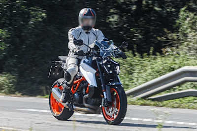 Sie beharren drauf: Spit Face genanntes Design der Front auch am Prototyp der KTM 1390 Super Duke R