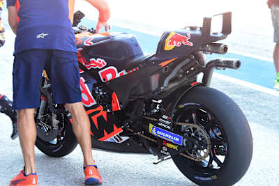 Das neue KTM-Karbon-Chassis beim Test in Misano