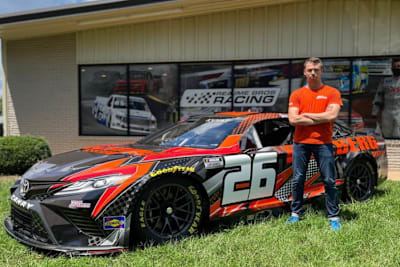 Daniil Kvyat und sein neuer Rennwagen