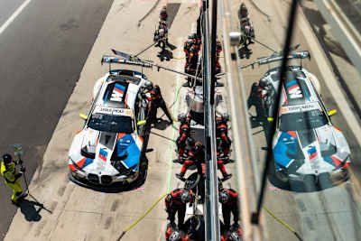 Ende des Boxenstopps beim Audi R8 LMS GT3 evo II vom Team WRT