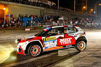 Champion Efrén Llarena