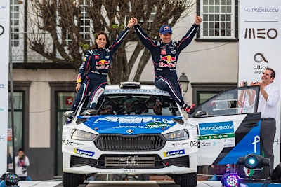 Laurène Godey und Sébastien Loeb beim Azoren-Sieg