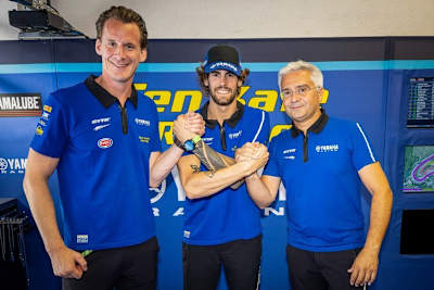 Ten Kate-Teammanager Kervin Bos, Stefano Manzi und Andrea Dosoli (v.l.)