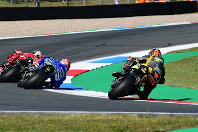 Der Moment, als Luca Marini stürzte