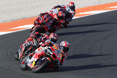 Marc Márquez (93) vor Viñales (12), Bagnaia (1) und Di Giannantonio