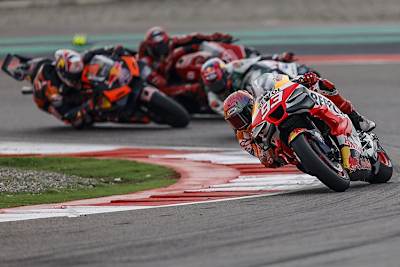 Am Sonntag: Marc Márquez fiel auf Platz 16 zurück und liegt hier vor Bradl, Augusto Fernández und Miller