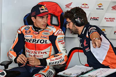 Marc Márquez heute mit Crew-Chief Santi Hernandez