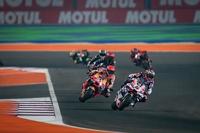 Im Sprint: Marc Márquez (93) verlor hinter Zarco (5) kostbare Zeit; Quartararo liegt hier noch hinter ihm 