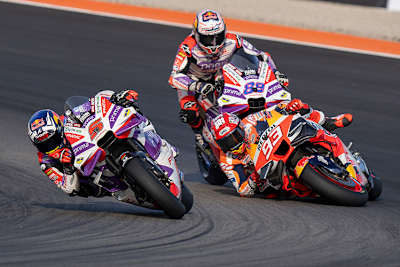 Jorge Martin fuhr Marc Márquez von hinten über den Haufen. Links Zarco