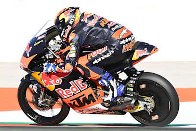 Jaume Masia 2022 auf der zweiten Red Bull-Ajo-KTM: Er fährt hier mit einem Aero-Hinterrad, die Speichen sind nicht zu sehen