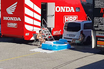 WM-Pilot Leandro Mercado macht es sich nett