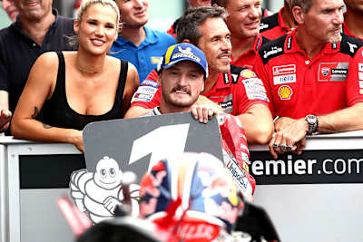 Jack Miller mit Freundin Ruby im Parc Fermé