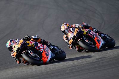 Valencia-GP: Brad Binder (33) vor Jack Miller (43)