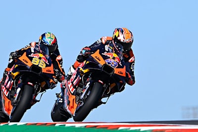 Starkes Red Bull-KTM-Duo Jack Miller (43) vor Brad Binder (33)