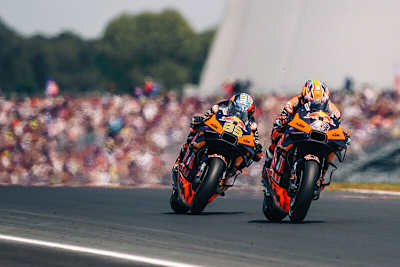 Das Red Bull-KTM-Duo in Le Mans. Jack Miller (43) vor Brad Binder (33) 