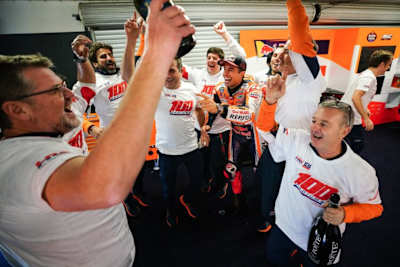 Sogar T-Shirts hatte Honda für den 100. MotoGP-Podestplatz von Márquez auf Phillip Island dabei