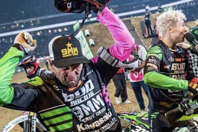 Matt Moss feiert seinen Triumph