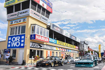 Voll authentisch: Start-Ziel-Turm restauriert im Stil der 1980er Jahre