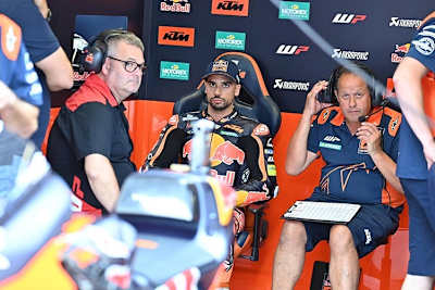 Migiel Oliveira mit Crew-Chief Paul Trevathan (rechts)