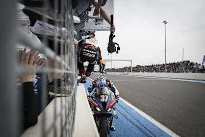 Markus Reiterberger nach der Überquerung der Ziellinie