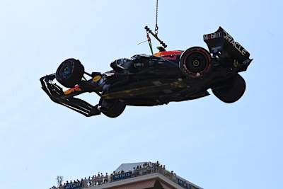 Der Red Bull Racing wurde in die Lüfte gehoben – und die Konkurrenz freute sich