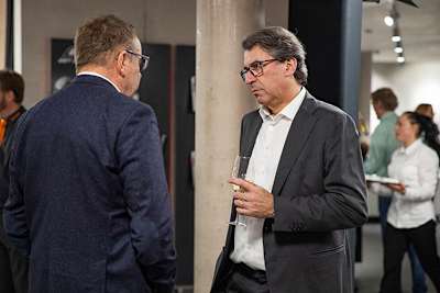 Stefan Pierer (rechts) im Gespräch mit KTM-Designer Gerald Kiska