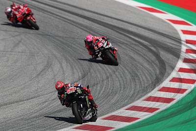 Im Finish: Fabio Quartararo (20) vor Aleix Espargaró und Bastianini