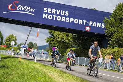 Die letzten Meter können die Fans auf dem Rad zurücklegen