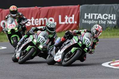Alex Lowes und Jonathan Rea sind zeitgleich auf der Strecke