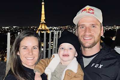 Ken Roczen ist mit seiner Familie in Paris eingetroffen