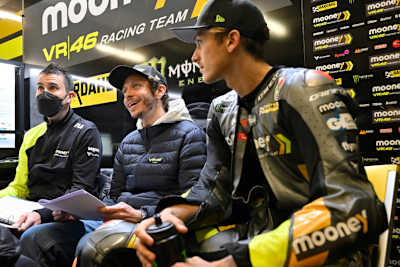 Crew-Chief David Munoz, Valentino Rossi und Luca Marini