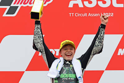 Dustin Schneider in Sieger-Pose