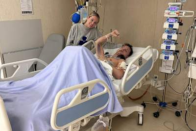 Pol Espargaró meldete sich mit seiner Frau Carlota aus dem Krankenhaus