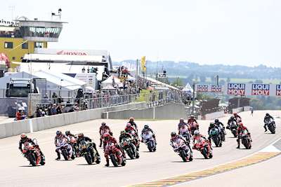 Start zum Sprint auf dem Sachsenring: Die Show stimmt, der Sport auch