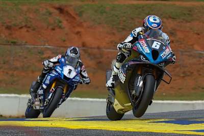 Cameron Beaubier vor Jake Gagne