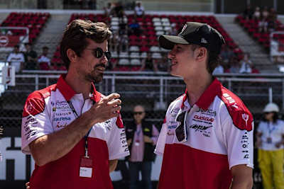 Nico Terol mit Moto3-WM-Leader Izan Guevara