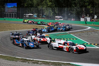 Toyota GR010 Hybrid (vorne) und Alpine A480 (in Blau) bei den 6h Monza
