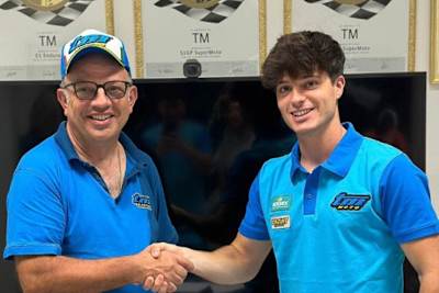 Yago Martinez bei der Vertragsunterzeichnung mit Massimiliano Constantini