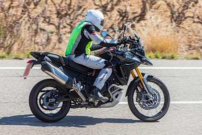 Vorserien-Triumph Tuger 900: Kleinerer Entenschnabel und weitere retuschen an der Aerodynamik